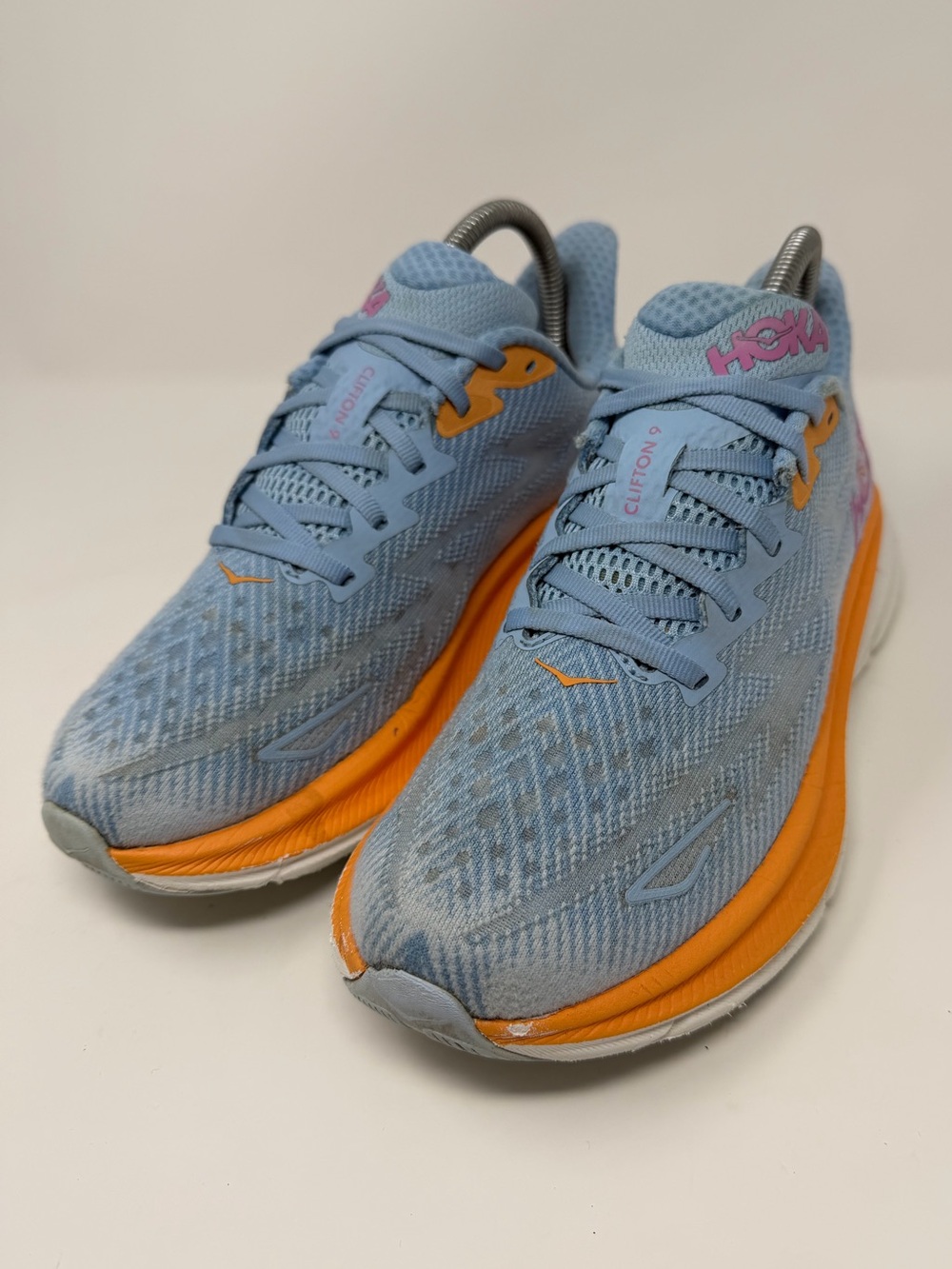 Hoka Clifton 9 Women's Running Shoes in Light Blue with Orange and Pink Sz. 7